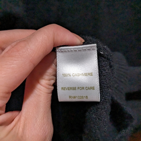 Garnet Hill Cashmere Turtleneck Sweater Black size Medium - Picture 4 of 5